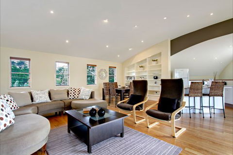 A Summer Cottage - Accommodation Newcastle 197