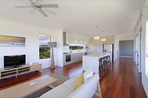 A Summer Cottage - Accommodation Newcastle 277