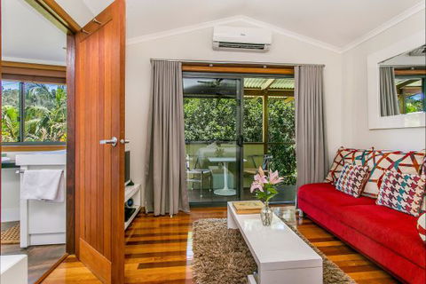 A Summer Cottage - Accommodation Newcastle 285