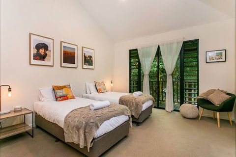 A Summer Cottage - Accommodation Newcastle 101