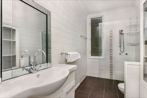 A Summer Cottage - Accommodation Newcastle 63