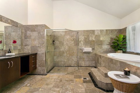 A Summer Cottage - Accommodation Newcastle 72