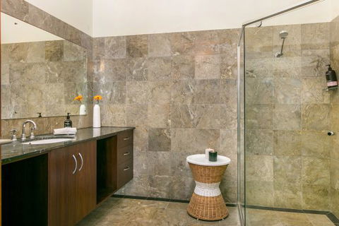 A Summer Cottage - Accommodation Newcastle 76