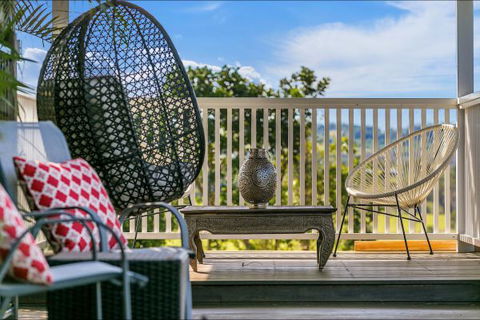 A Summer Cottage - Accommodation Newcastle 97