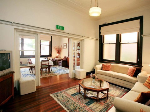 The Bank Guesthouse - Accommodation Newcastle 2