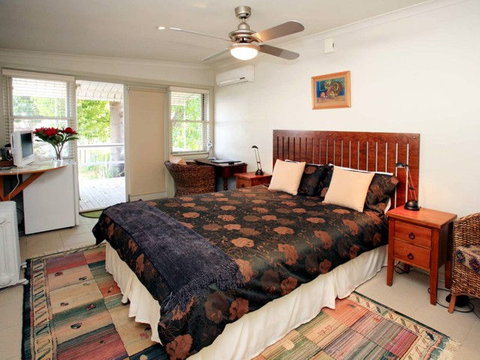 The Bank Guesthouse - Accommodation Newcastle 4