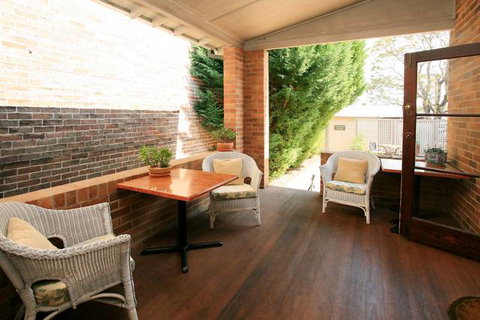 The Bank Guesthouse - Accommodation Newcastle 7