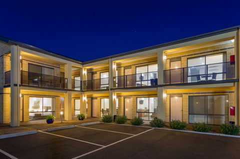 The Bay Motel - Safety Beach - Accommodation Newcastle 0