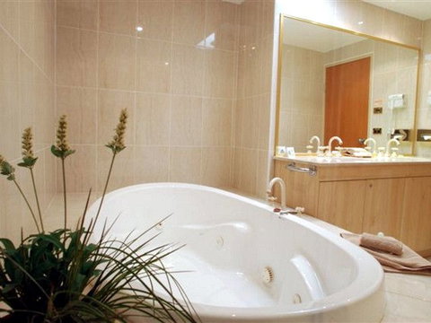 Hermitage Campbelltown - Accommodation Newcastle 2