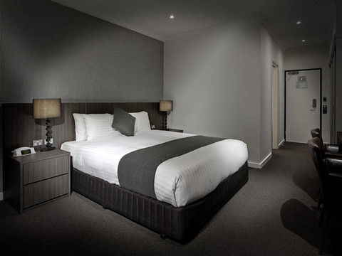 The Lakes Resort Hotel - Accommodation Newcastle 0