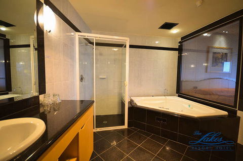 The Lakes Resort Hotel - Accommodation Newcastle 1