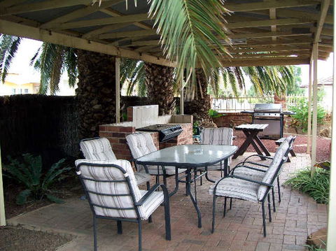 The Palms Motel - Accommodation Newcastle 1