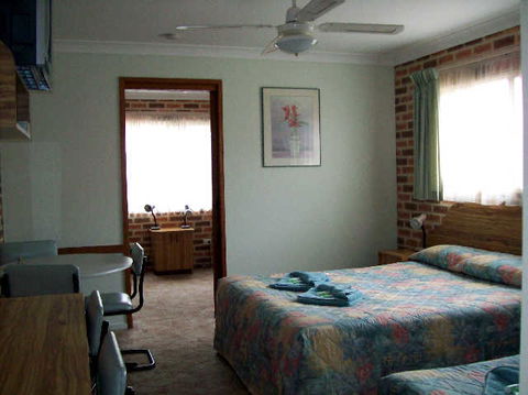 The Palms Motel - Accommodation Newcastle 2