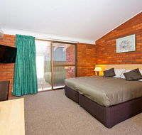 Plains Motor Inn