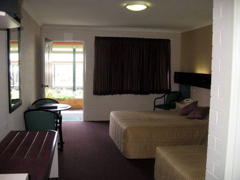 The Vines Motel & Cottages - Accommodation Newcastle 2