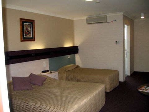 The Vines Motel & Cottages - Accommodation Newcastle 3