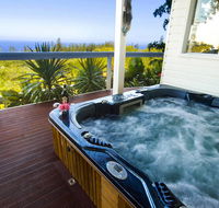 The White House Ocean View Spa Villa - Accommodation Newcastle