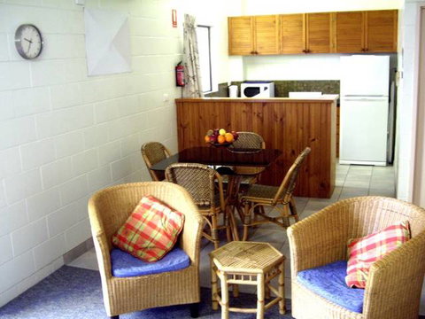 Ti Tree Holiday Apartments - Accommodation Newcastle 0