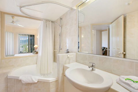 Tropic Towers Apartments - Accommodation Newcastle 12