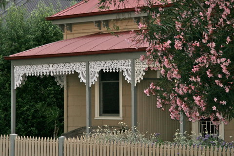 Williamstown Cottages & Apartments - Accommodation Newcastle 1