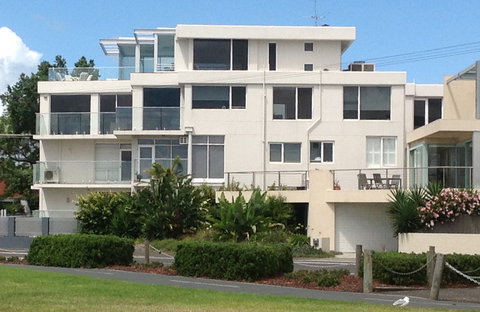 Williamstown Cottages & Apartments - Accommodation Newcastle 3