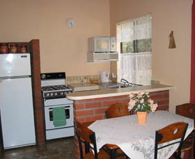 Gum Grove Chalets - Accommodation Newcastle 2