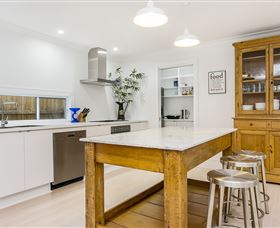 A Summer Cottage - Accommodation Newcastle 3