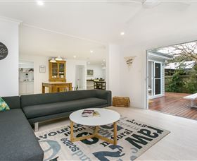 A Summer Cottage - Accommodation Newcastle 8