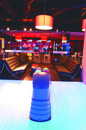 Strike Bowling Bar - Chapel - Accommodation Newcastle 3