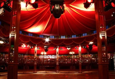 Wonderland Under The Melbourne Star - Accommodation Newcastle 2