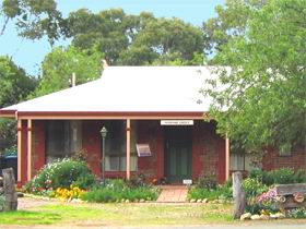 Stacey Studio Gallery & Almond Grove B&B - Accommodation Newcastle 0