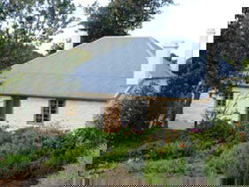 Dingley Dell Cottage - Accommodation Newcastle 0