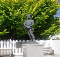 Alexander Cameron Statue - Accommodation Newcastle