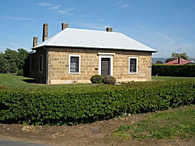 Oatlands Court House - Accommodation Newcastle 0