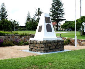 Dunwich War Memorial - Accommodation Newcastle 0