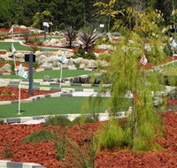 18 Hole Mini Golf - Club Husky - Accommodation Newcastle