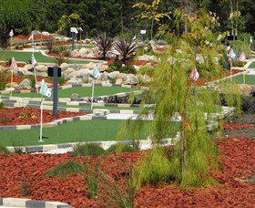 18 Hole Mini Golf - Club Husky - Accommodation Newcastle 0
