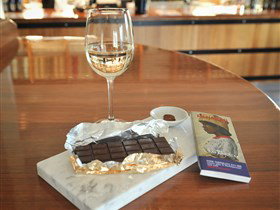 ChocoVino - Accommodation Newcastle 1