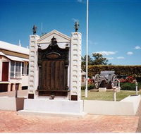 Gayndah War Memorial - Accommodation Newcastle