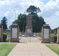 Warwick War Memorial and Gates - Accommodation Newcastle