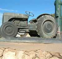Ferguson Tractor Monument - Accommodation Newcastle