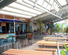 Beachfront Hotel - Accommodation Newcastle 1