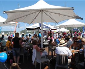Live Entertainment At Magnetic Island - Accommodation Newcastle 2