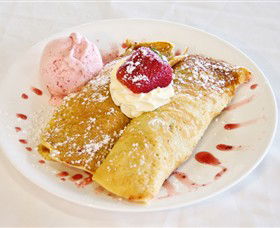 The Big Strawberry - Accommodation Newcastle 4