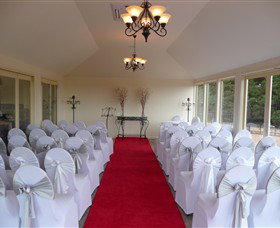 The Tangled Maze & Mistydowns Nursery - Accommodation Newcastle 4