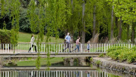 Commonwealth Park - Accommodation Newcastle 6