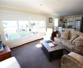 Keith Tulloch Wine - Accommodation Newcastle 3