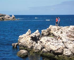 Dynamite Bay - Accommodation Newcastle 2