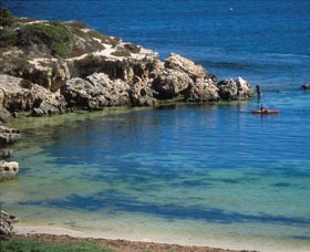Dynamite Bay - Accommodation Newcastle 3