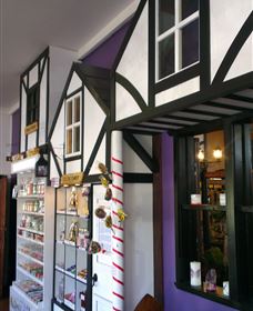 Edgey's Manor - Accommodation Newcastle 2